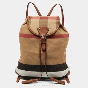 Burberry

Beige Check Canvas And Leather Chiltern Drawstring Backpack
